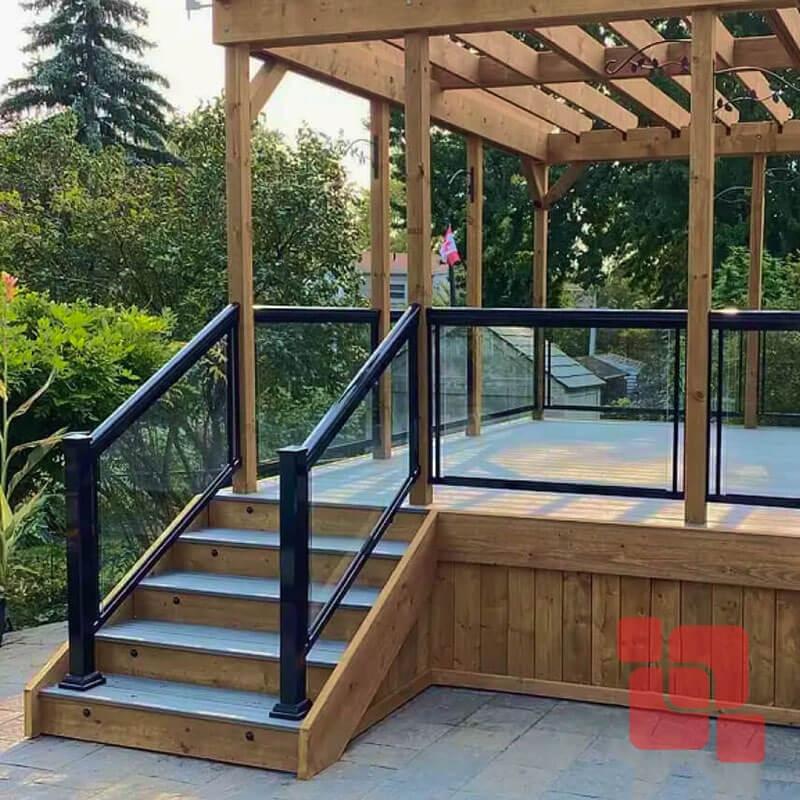 Glass deck railing with pergola structure