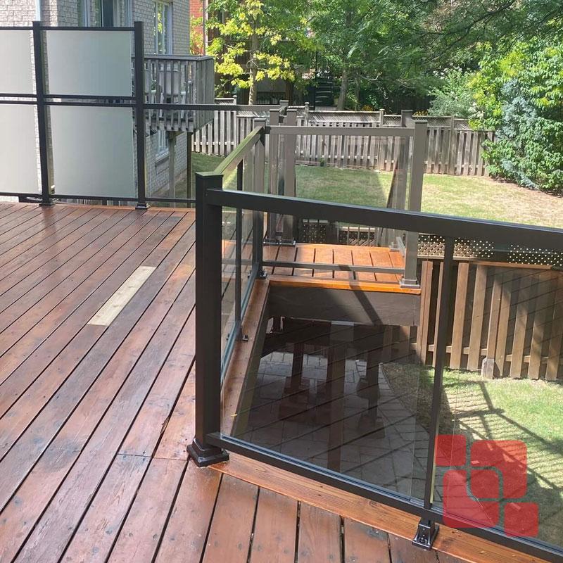 High-quality aluminum railing installation