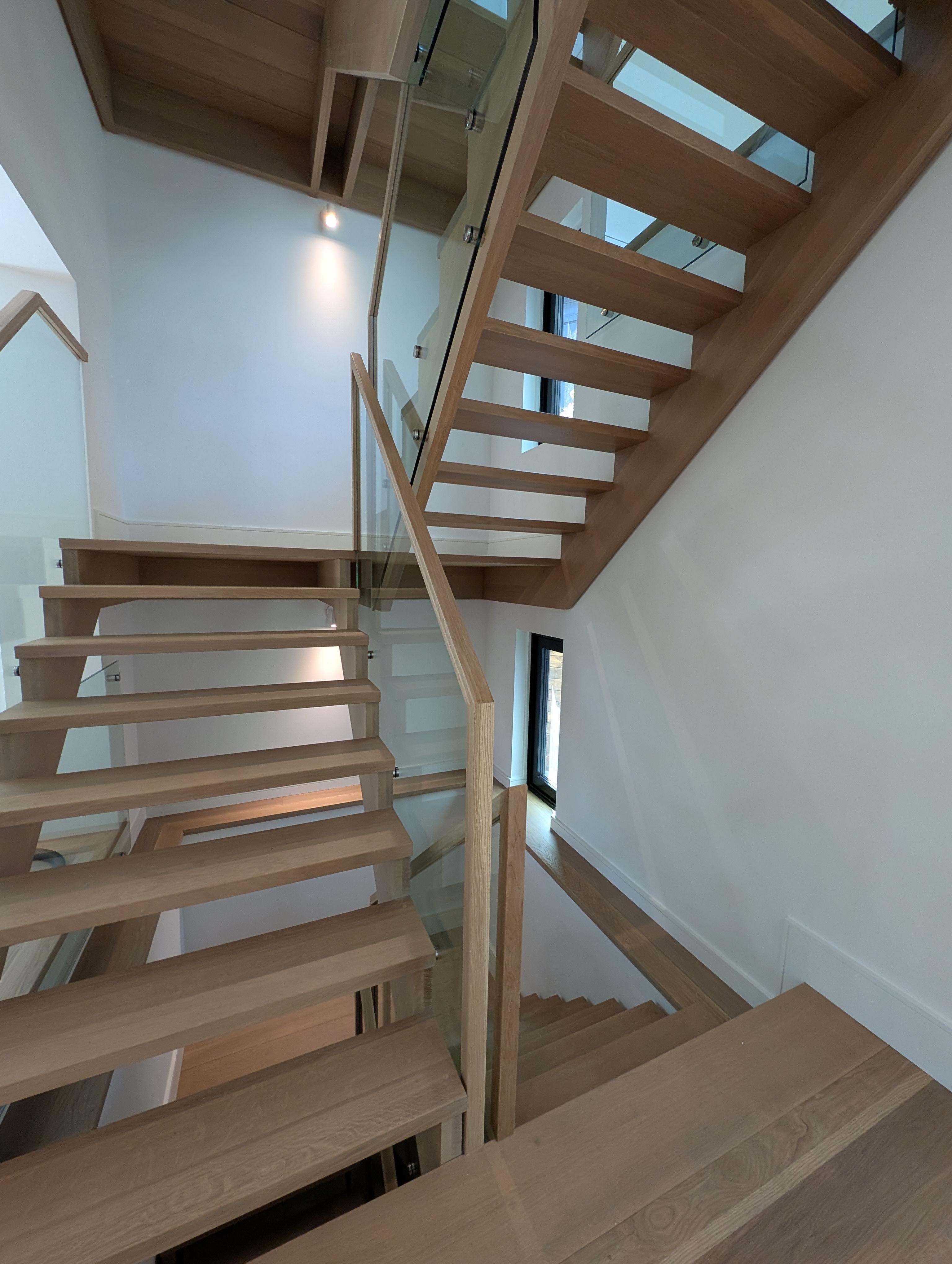 Seamless integration of wood and glass guardrails GTA